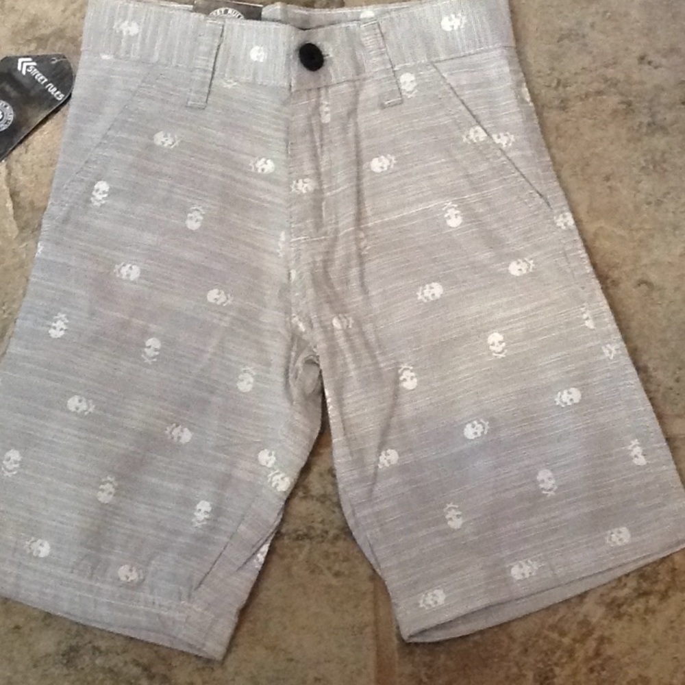 NWT- Youth Boys Skull Shorts (size 6)